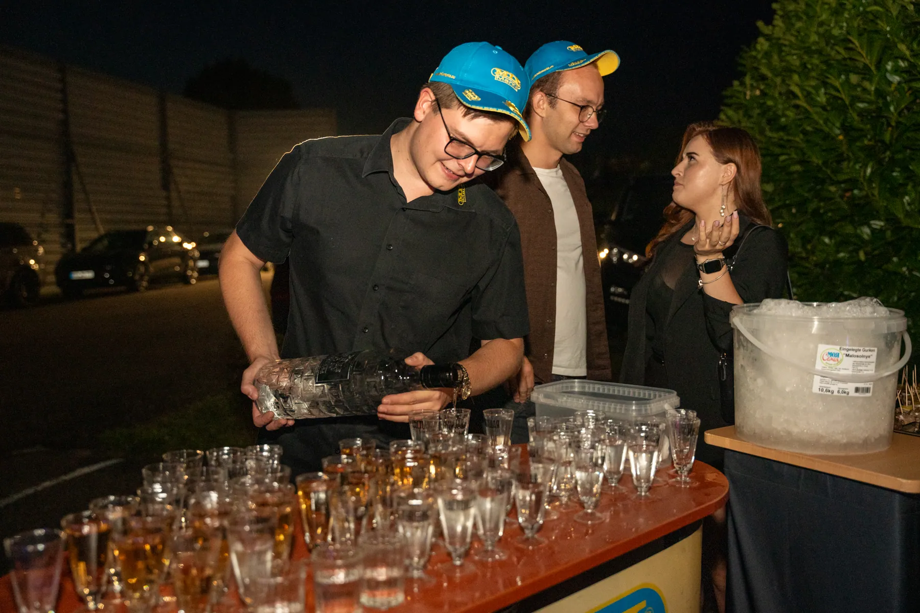 Begrüßungsgetränke bei der ADAM’S Russian Night im Presswerk Kuppenheim